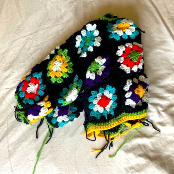 SOLD crocheted granny square crop sweater - Picture 5 of 9